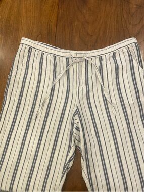 Liz Claiborne Linen White and Navy Stripe    Pants